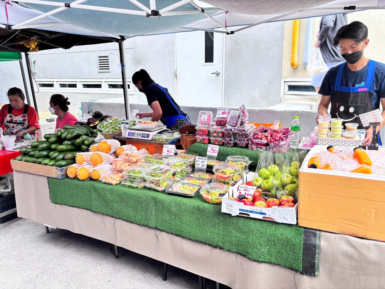 ตลาดนัดวันพุธ