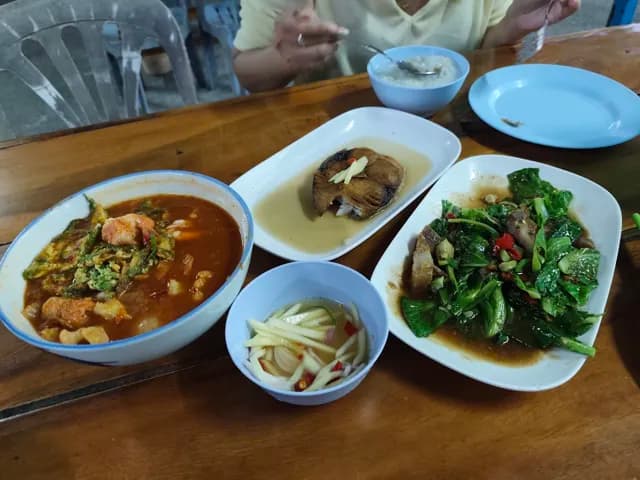 ข้าวต้มกันเอง