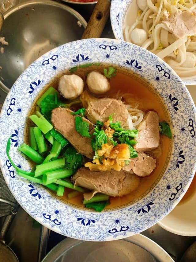 เกี๊ยวเสวย บะหมี่สูตรพิเศษ