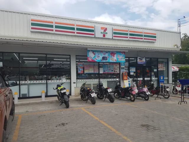 7-Eleven สาขา บางแสนบีช (ไซเร็ม) (11114)