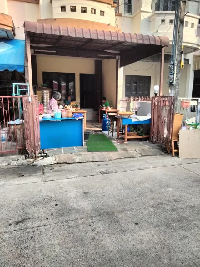 ร้านกาแฟปาโก๋ซอยแปด