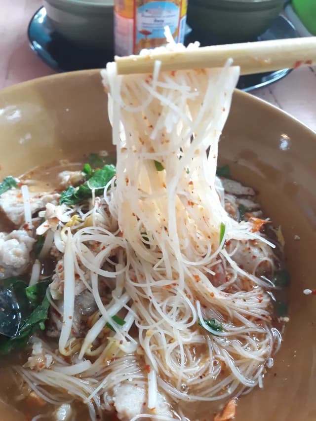 ร้านก๊วยเตี๋ยว ยายพา หน้าเมรุ