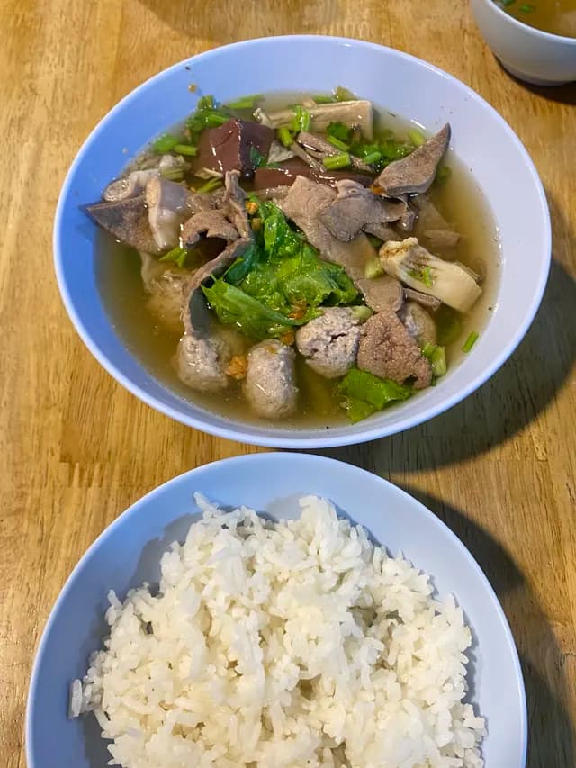 ร้านป้าแตนขาหมูเคียงม.เจ้าเก่า
