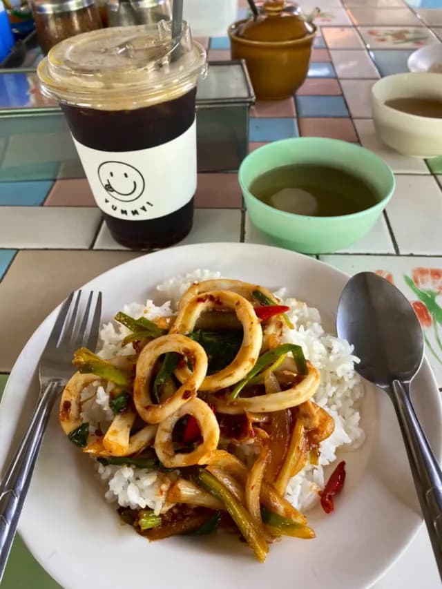 เจ๊มินท์ ต้มเลือดหมู อาหารตามสั่ง