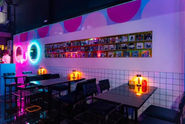 Walkman Music Bar 90's (Bangsaen)