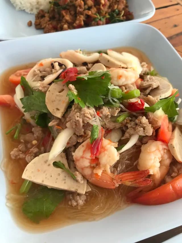เจ้ลักษณ์ อาหารตามสั่ง