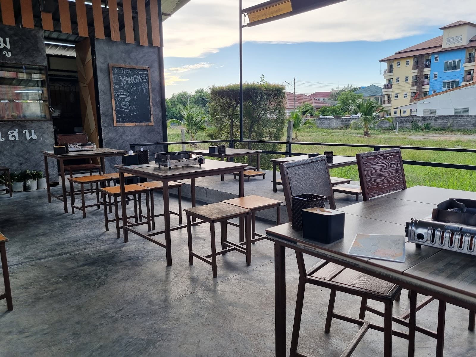 ร้านย่างหมู ณ บางแสน
