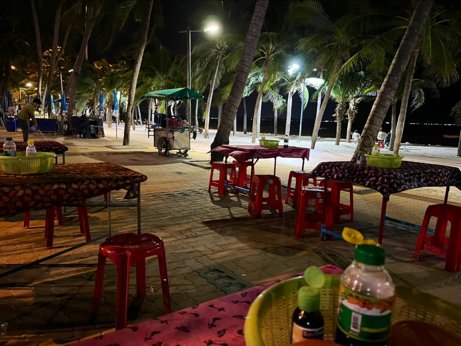 ร้านเกาเหลาโจ๊กริมหาด