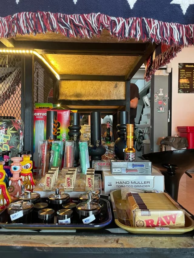 Monkey drunk ร้านกัญชาบางแสน