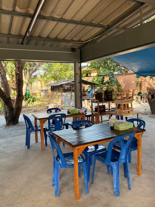 เลี้ยงก๋วยเตี๋ยวหมู-เย็นตาโฟ (หลังโรงเรียนแสนสุข หนองมน) ชลบุรี