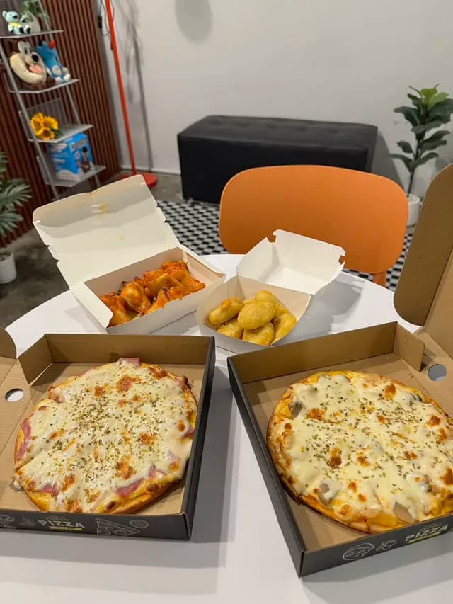 Knock knock pizza พิซซ่าบางแสน