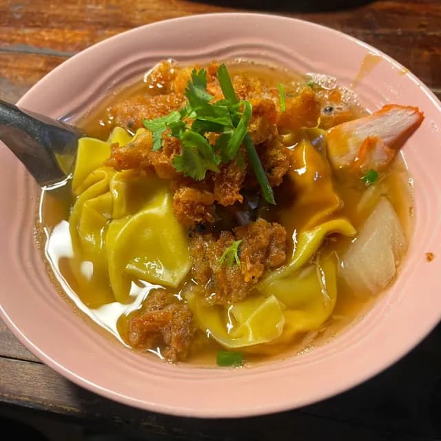 ร้านชายสี่หมี่เกี้ยว