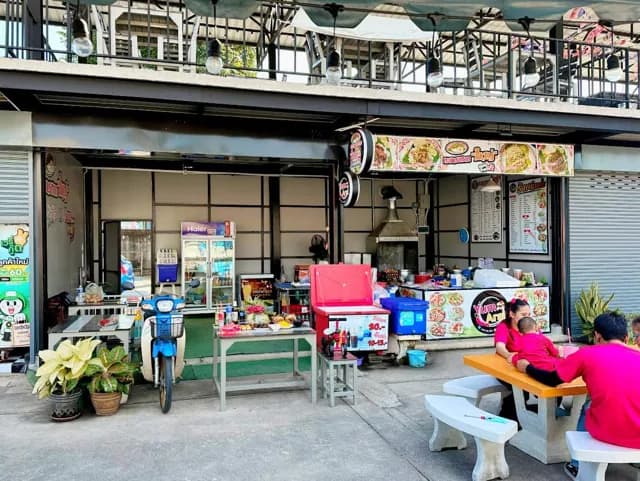 ร้านกระเพราถาดยักษ์ บางแสน