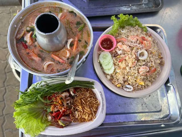 ครัวเจ๊ต๋อย บางแสน(ปลอดเตียงที่8)