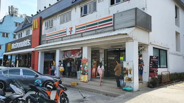 7-Eleven สาขา วงเวียนบางแสน (02690)
