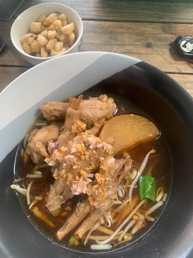 ร้านก๋วยเตี๋ยวตีนเต็มปาก