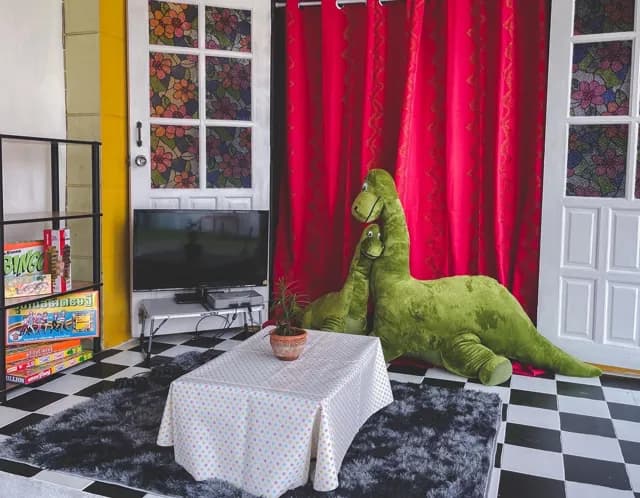 The Extrovert House