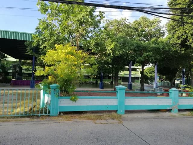 โรงเรียนบ้านแหลมแท่น