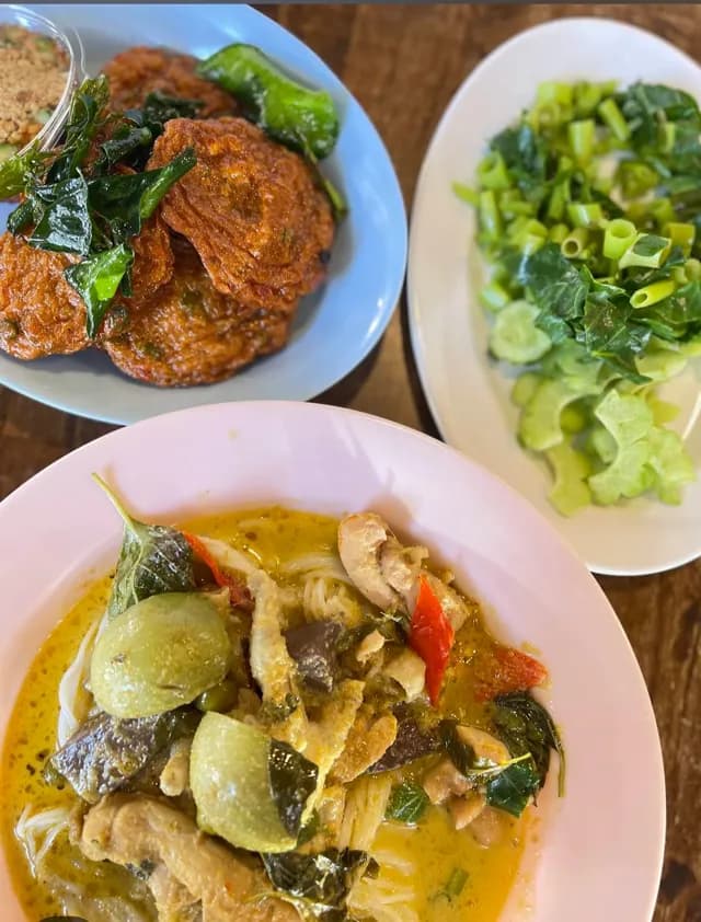 ขนมจีนแม่มาลา น้ำยาเท่งเถิดเทิง สาขาบางแสน