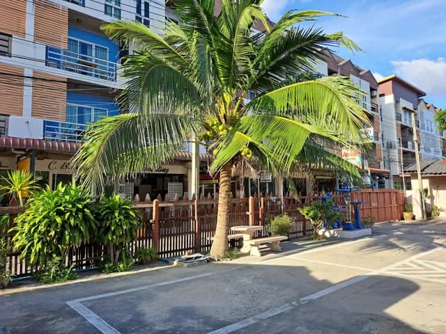 โรงแรมชายหาด (Chay-had Hotel)