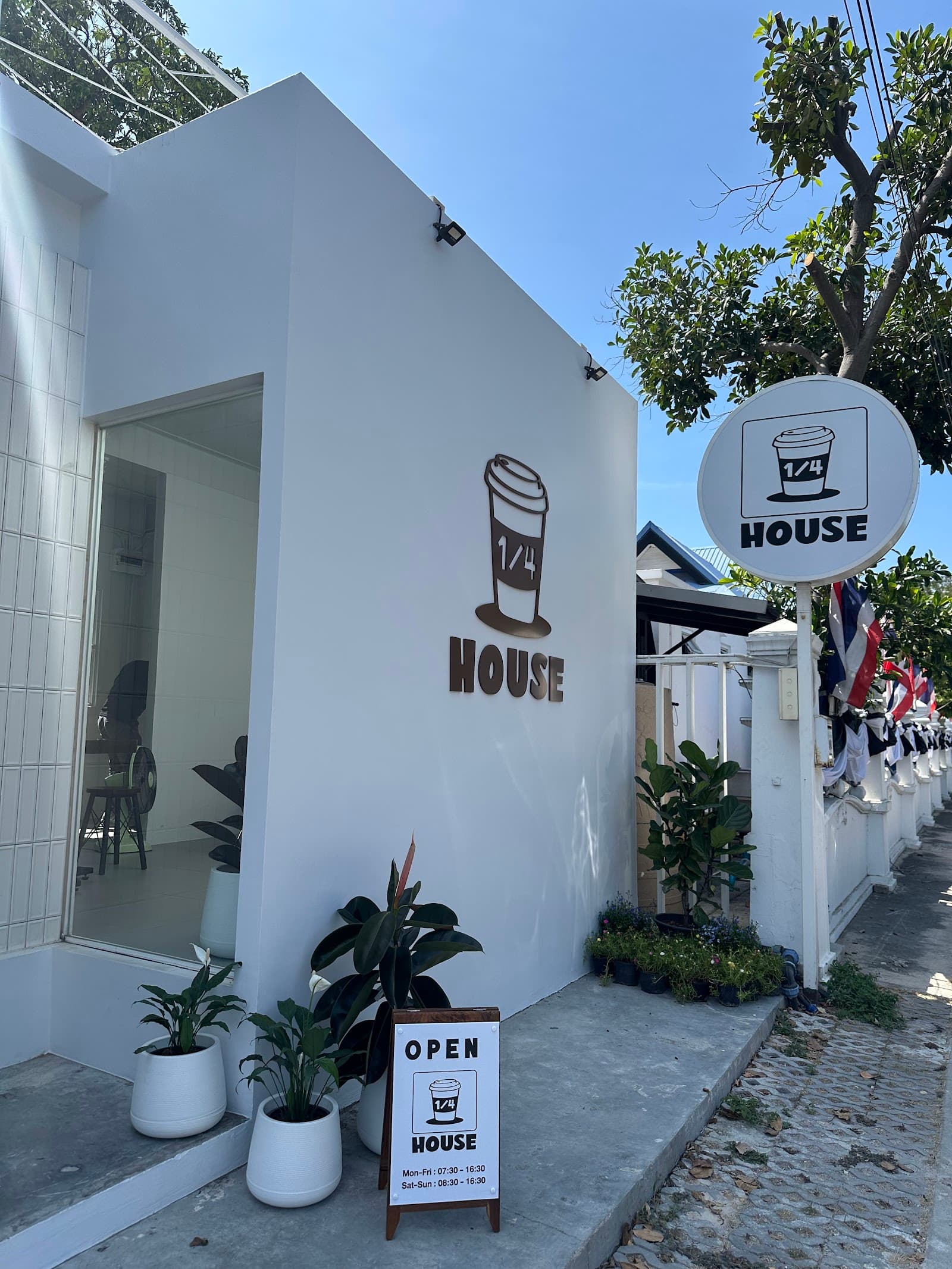 1/4House