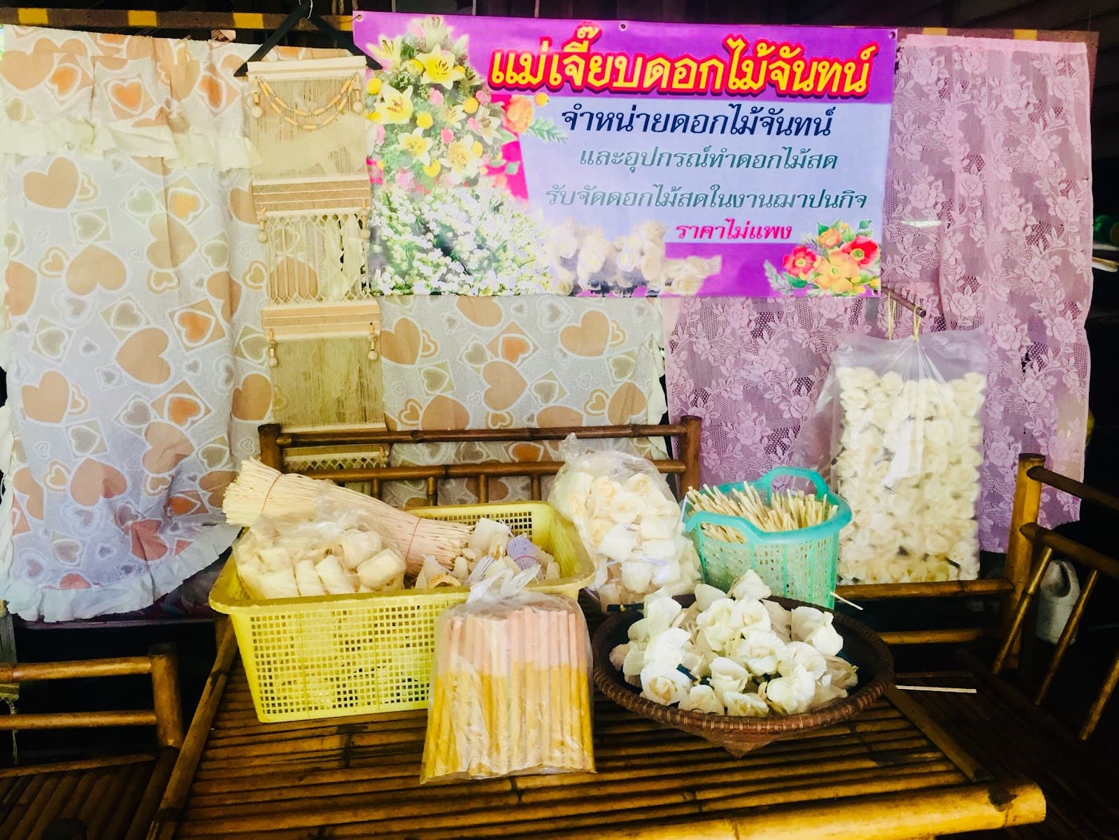 แม่เจี๊ยบดอกไม้จันทน์
