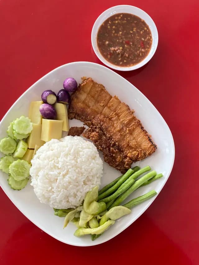 ข้าวหมูทอด บางแสน