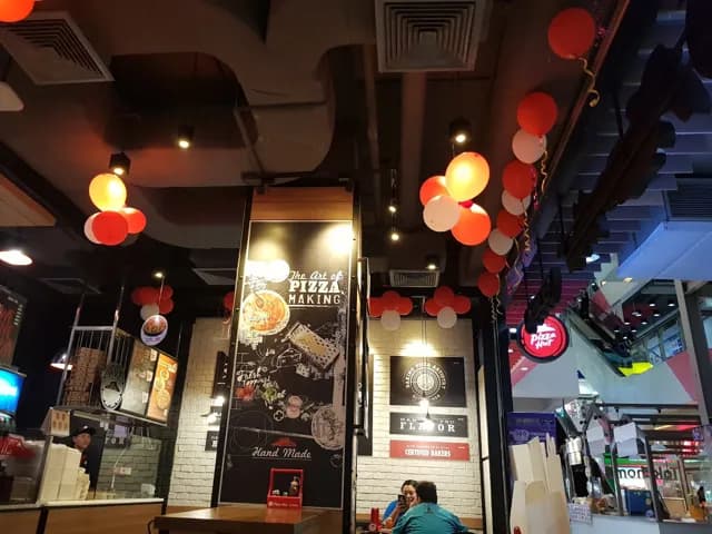 พิซซ่าฮัท แหลมทองบางแสน