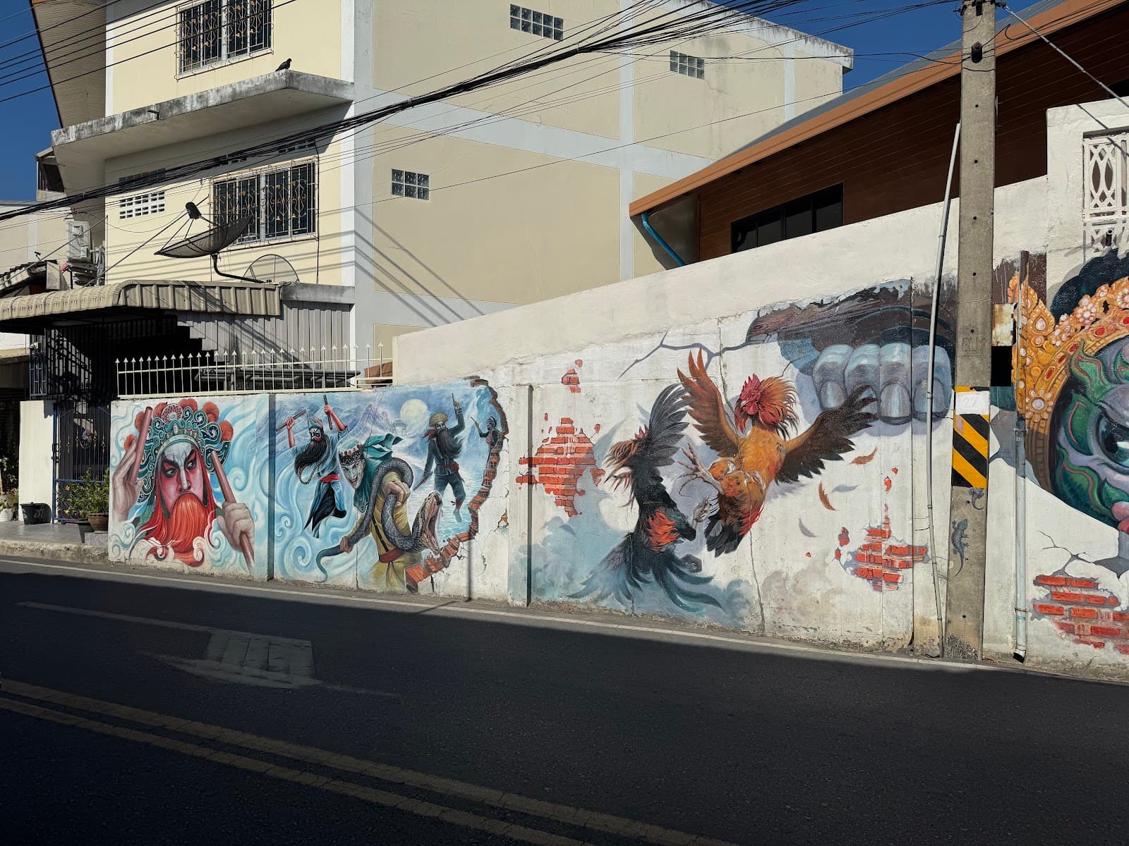 Phanat Nikhom Street Art