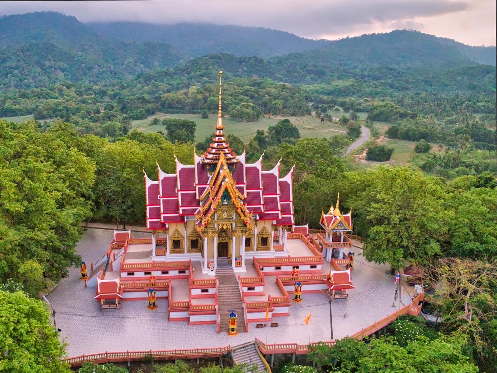 Wat Khao Mai Daeng